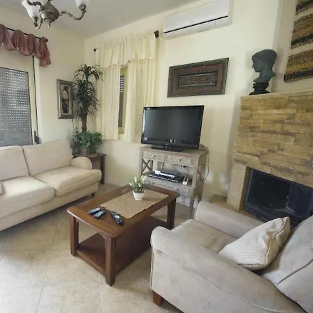 ヴィラ Beautiful House For 10 Persons, With Swimming Pool *