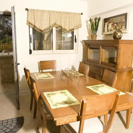 Beautiful House For 10 Persons, With Swimming Pool ヴィラ *